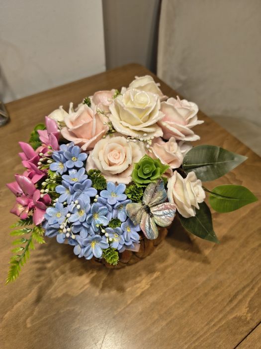 Аранжировки от ароматни сапунени цветя