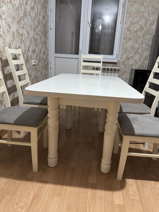 Стол со стульями