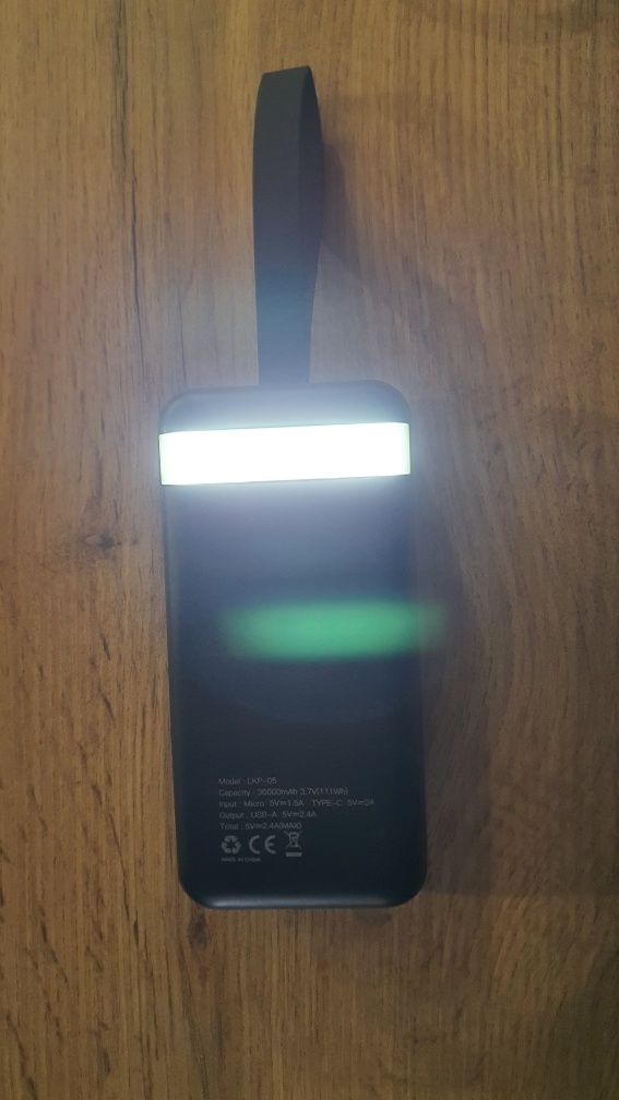 Продавам Powerbank-30000 mah , led display