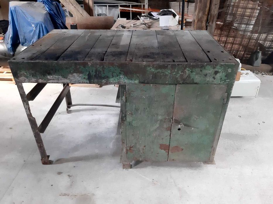 Banc de lucru si dulapuri metalice