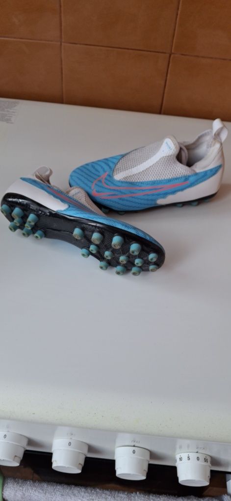 Ghete footbal cu crampoane