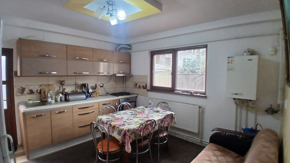 Casa cărămidă construita 2019, Decomandata, 250 m2, 5 camere , central