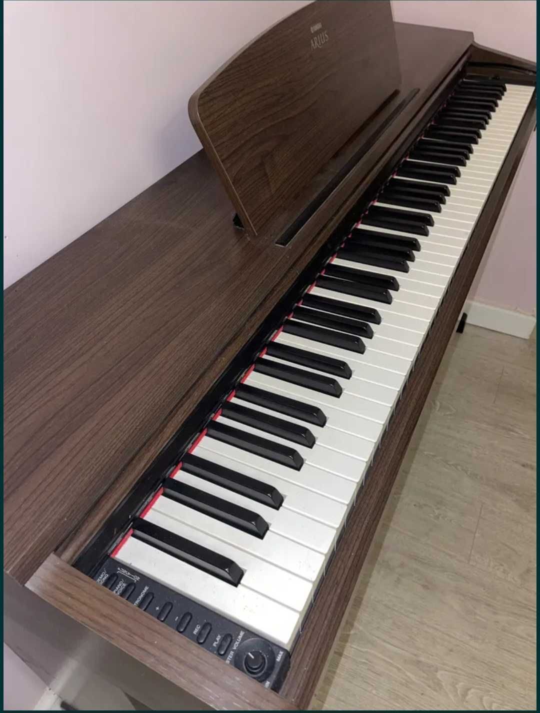 Пианино Yamaha (Индонезия)
