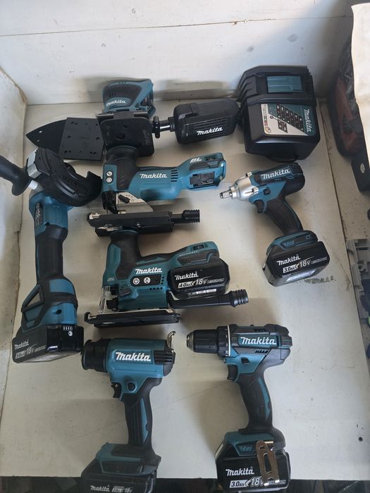 Vând scule makita 18V