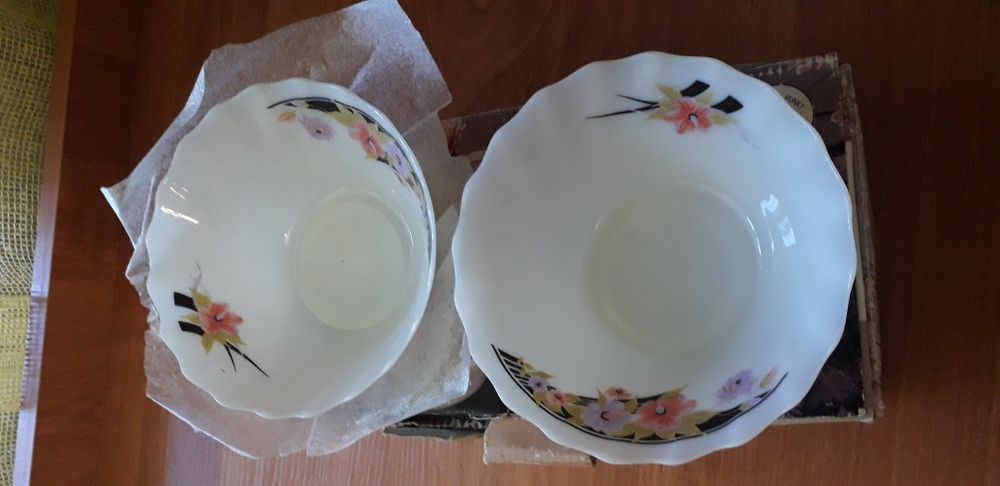 Салатницы 5 штук. Салаты, холодец, десерт