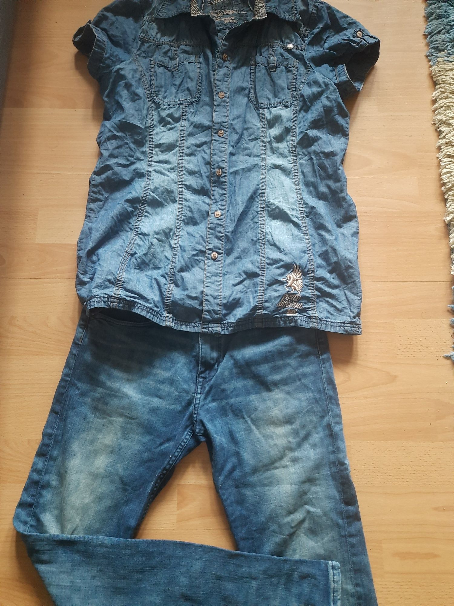 Blugi Denim pt copii și cămasā blugi,ambele la 180 lei