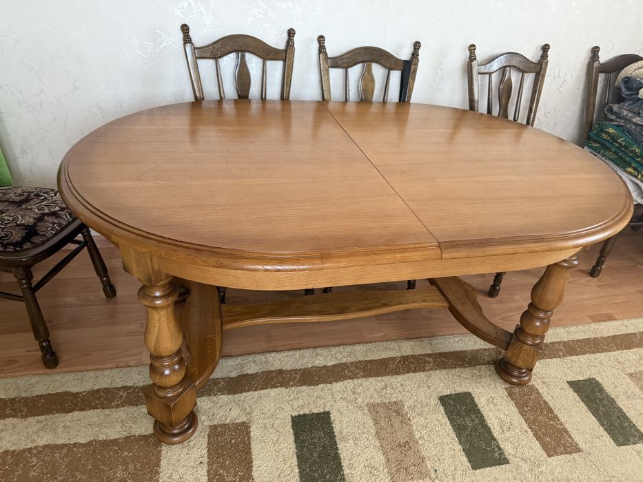 Стол со стульями