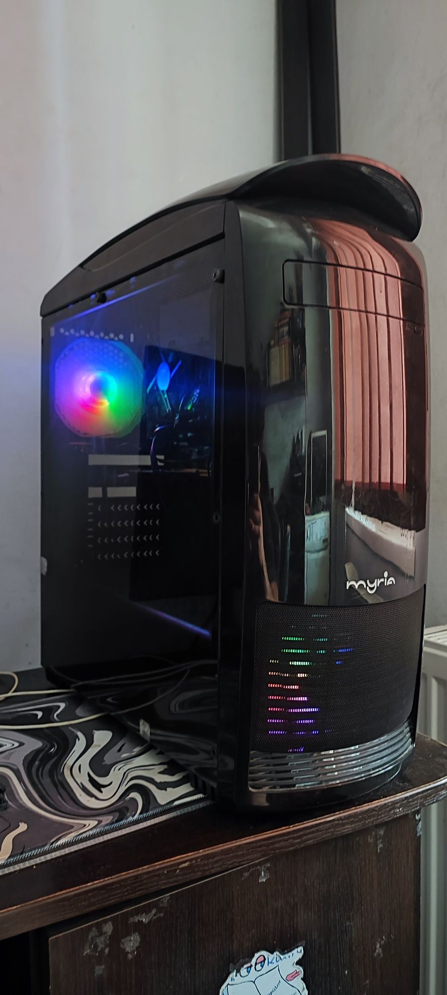Pc light gaming Myria + monitor Philips + mouse, tastatura si mousepad