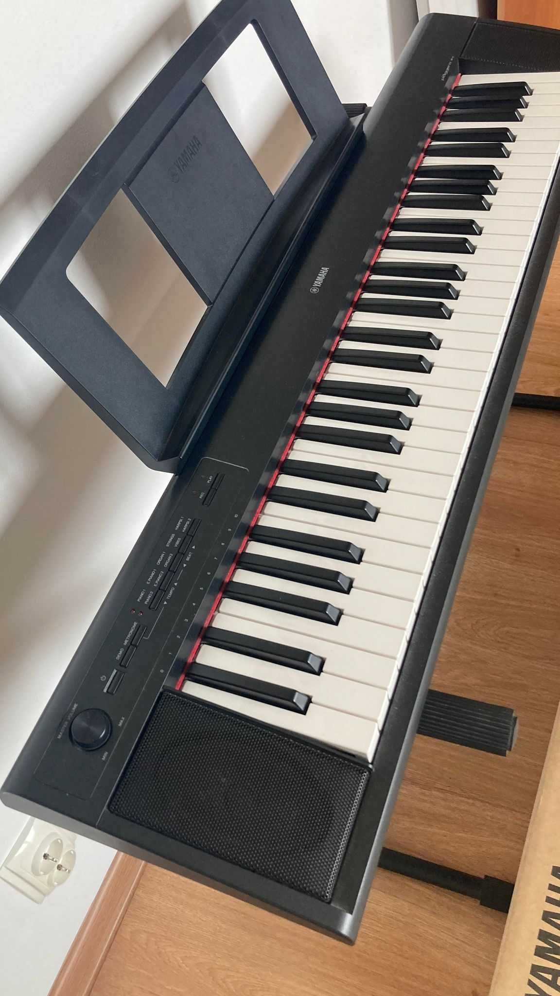 Pian digital Yamaha Piaggero NP-12B