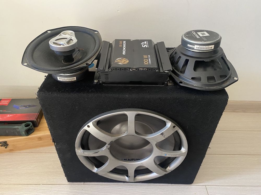 Subwoofer Blaupunkt Auto + boxe JBL CS3196