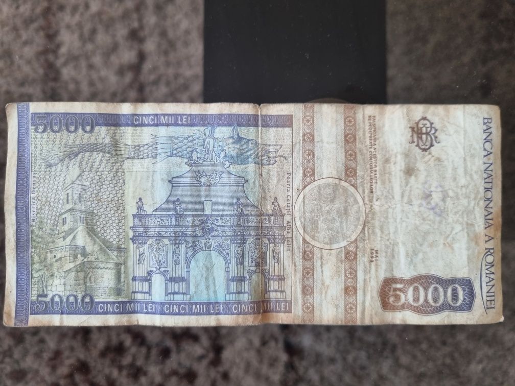 Bancnote de 5000 și 500 lei