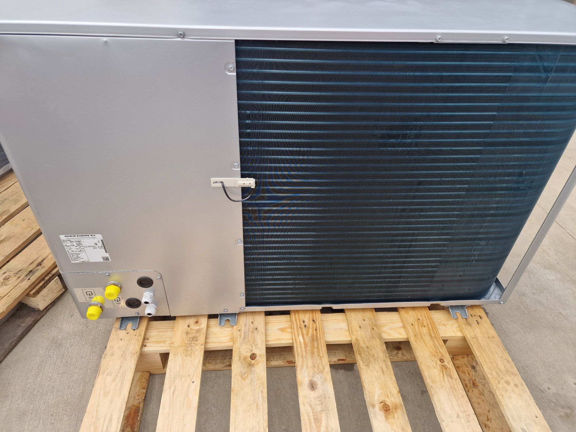 Нова Термопомпа Моноблок 11kw Daikin Altherma 3 M EDLA11