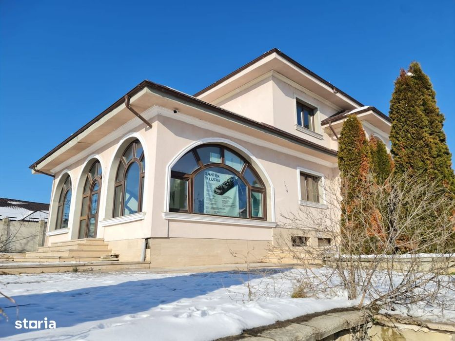 Imobil 700 mp Miroslava teren 2300 mp,bun ptr.gradinita ,restaurant