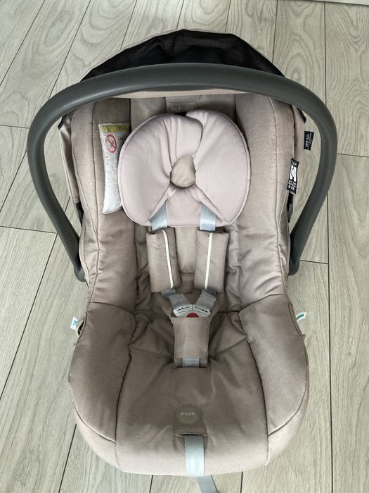 Scaun/Scoica auto Inglesina Huggy maxim 13 kg, bej, cu copertină