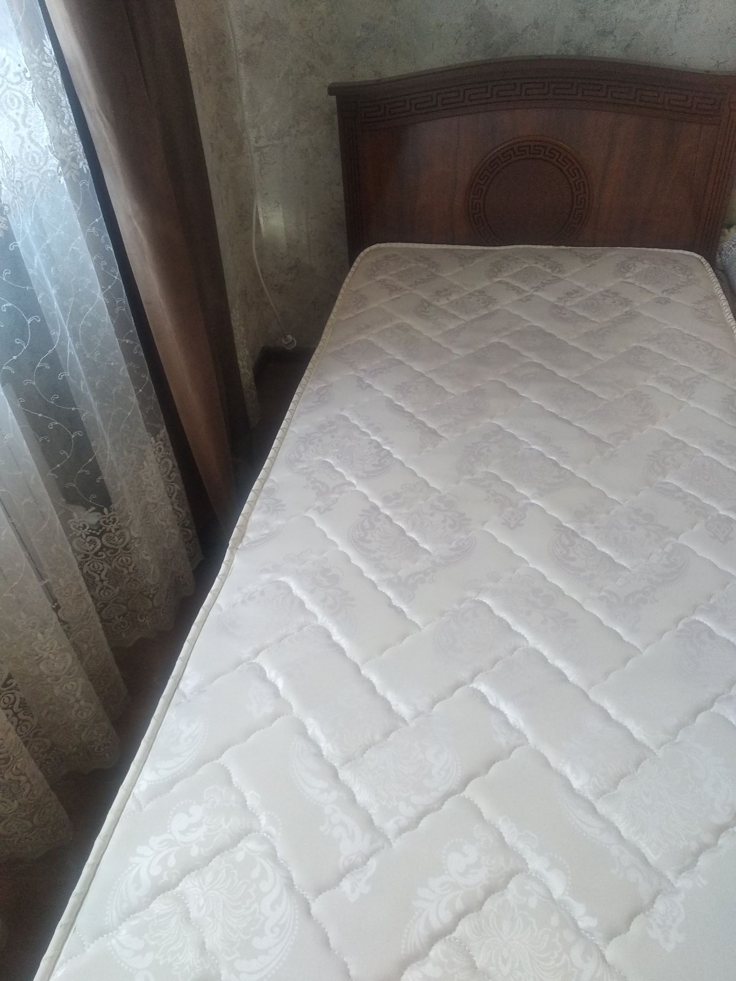Кровать 1 kishilik artapedicheskiy matras