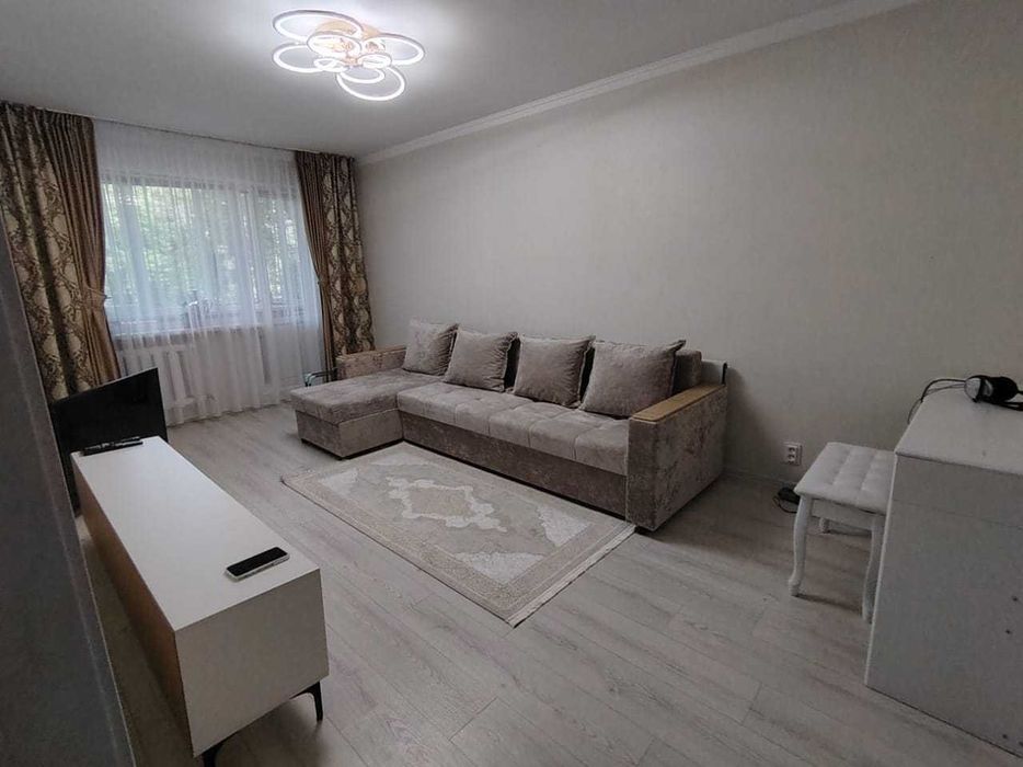 ПРОДАМ СУПЕР 2х комнатную квартиру на 2 мкр по Абая/мебель/техника