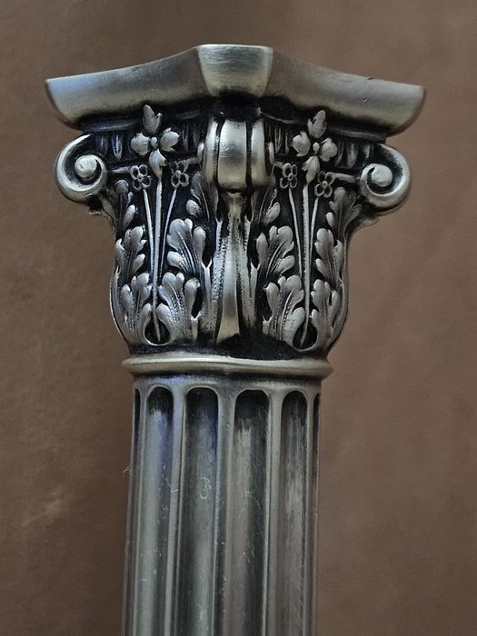 Архитектурен Сребърен свещник .