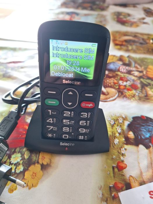 Vand telefon cu încărcător