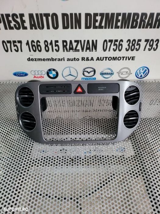 Consola Centrala Grila Ventilatie Centrala Ornament Bord Vw Golf 6 VI Plus An 2008-2013 Volan Stanga
