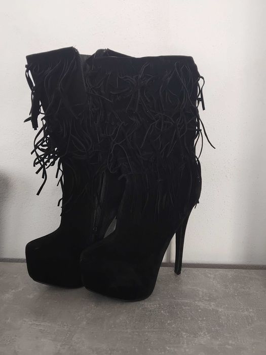 Дамски бутуши на платформа