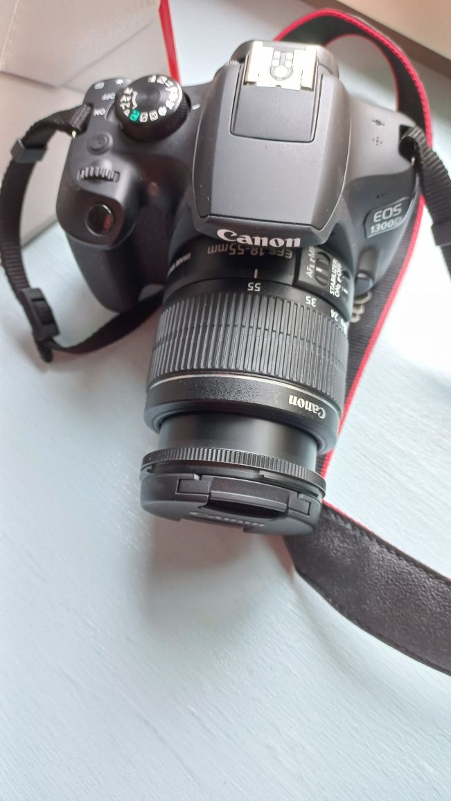 Зеркальный фотоаппарат Canon 1300D