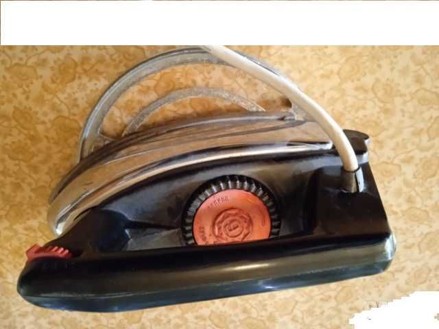 Ретро руска ютия УТАП 1000-1.8