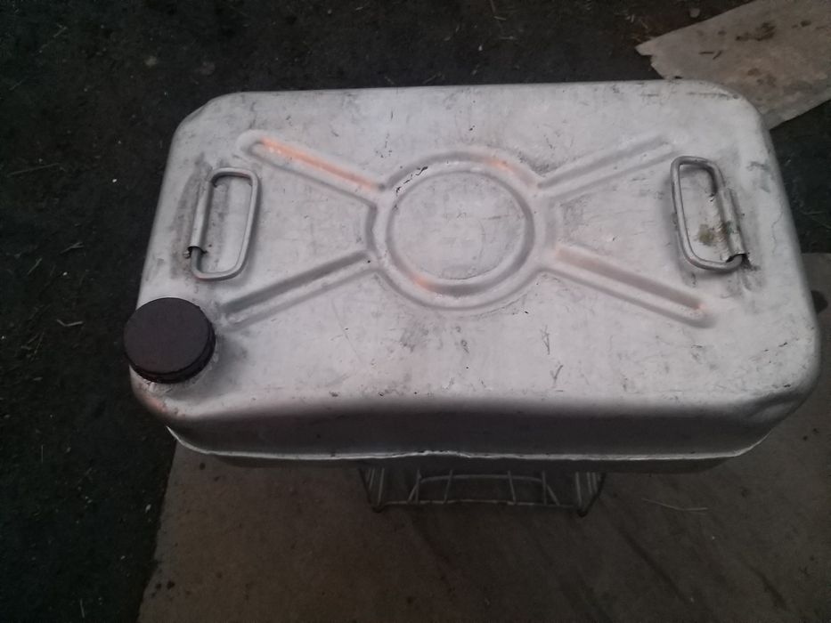 Продам алюминиевый бачок 40л