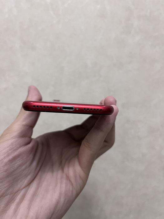 Apple Iphone 8 64 GB Red color