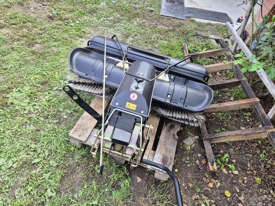 Perie matura stradala Profesionala Tielburger TK520 Tractoras Gazon