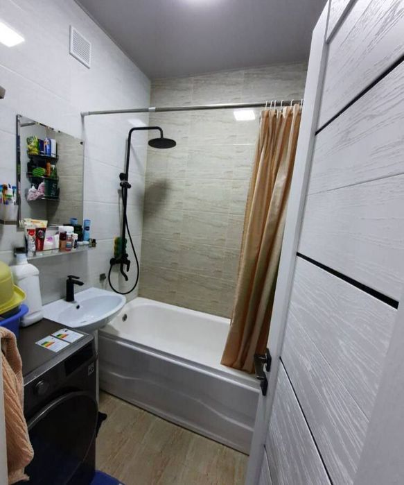 Квартира продаётся Чиланзар 7 квартал 3/2/4 меб тех Актёра круг