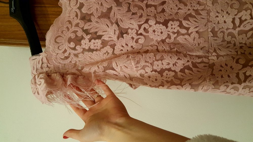 Rochie din dantela scurta cu pene eleganta