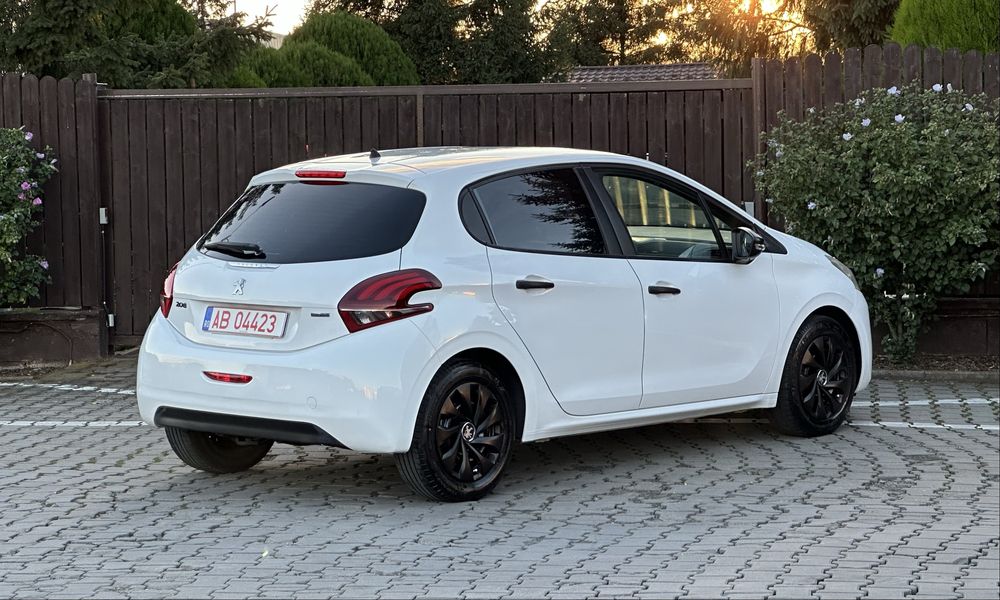 Peugeot 208 2016