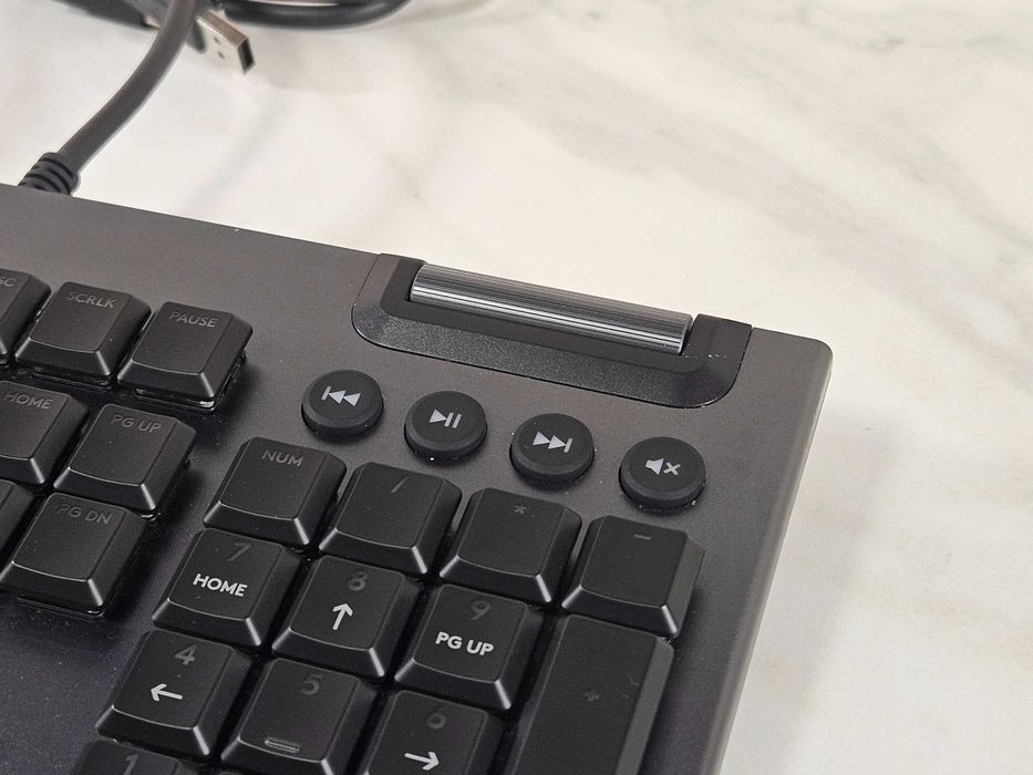 Logitech G815 Lightsync RGB Ултратънка механична клавиатура за геймъри