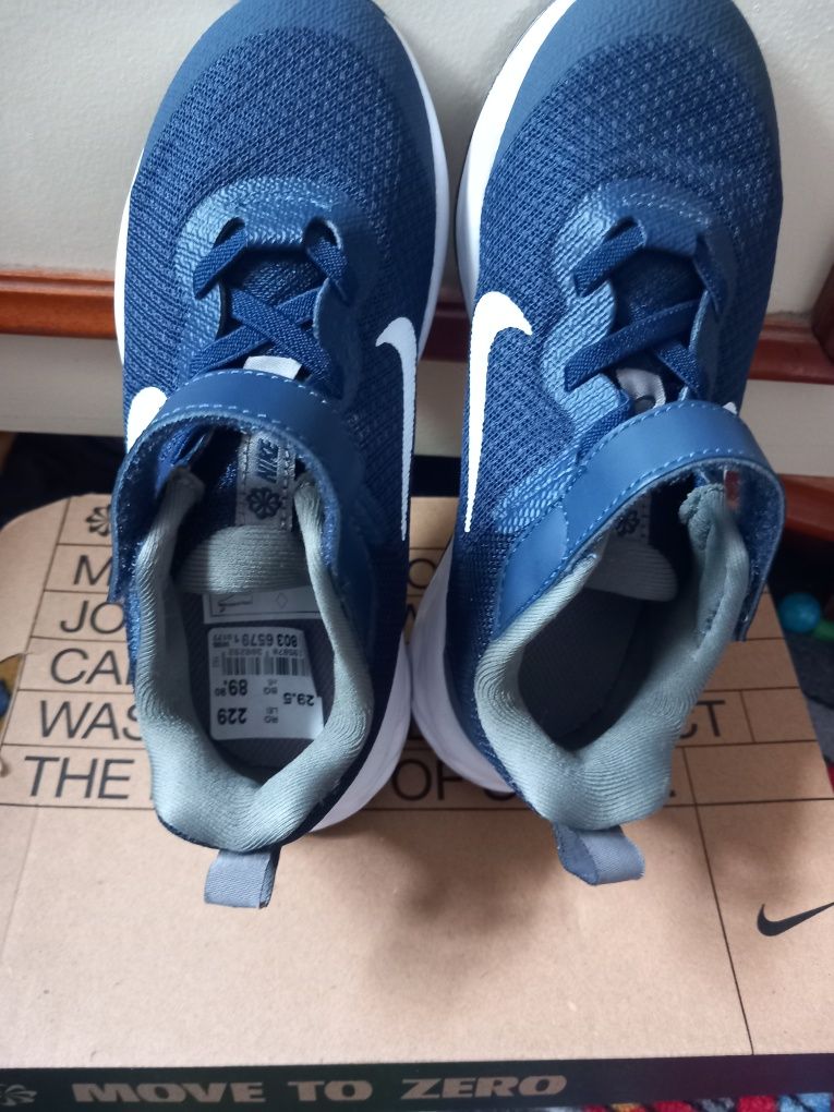 Adidași Nike 29.5   Noi