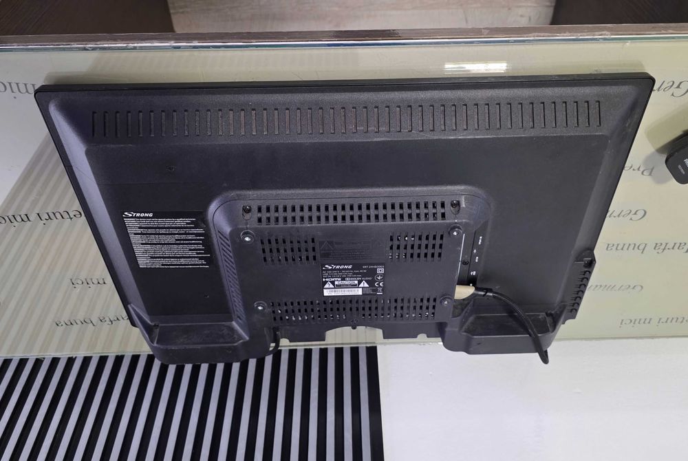 Televizor Strong SRT 24HB3003 - 24 inch/61 cm - impecabil