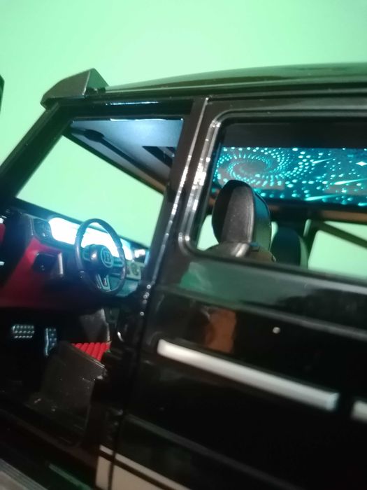 Метални колички с отварящи се врати, работещи фарове и звук от двигате