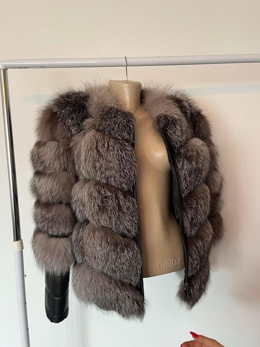 Vând blană vulpe argintie