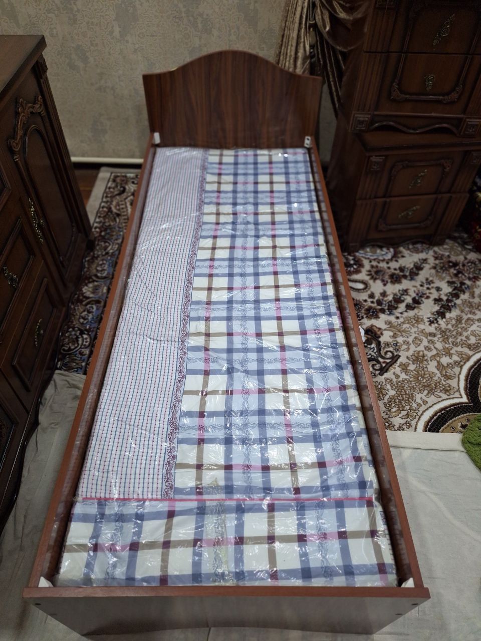 Детская мебель, шкаф и кровать