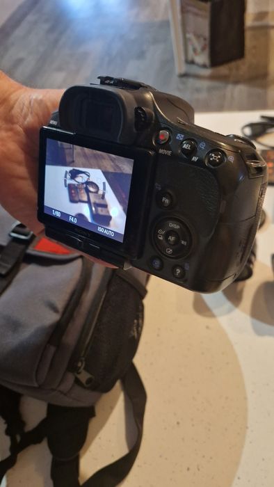 Фотоапарат Sony A65 с допълнителен обектив и аксесоари