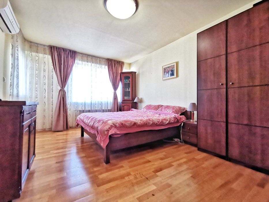 Дава се под наем Тристаен апартамент в Варна, Гръцка махала - 120 кв.м за 900 € - Снимка #4