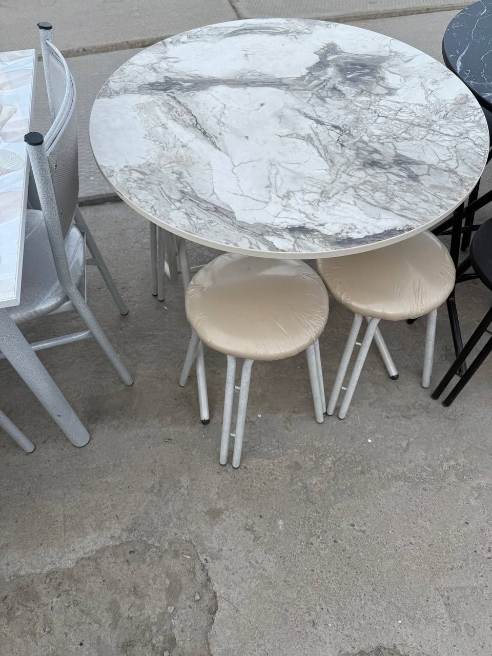 Stol stul Turli xildaga stol stullarimiz bor narxlari arzon va sifatli