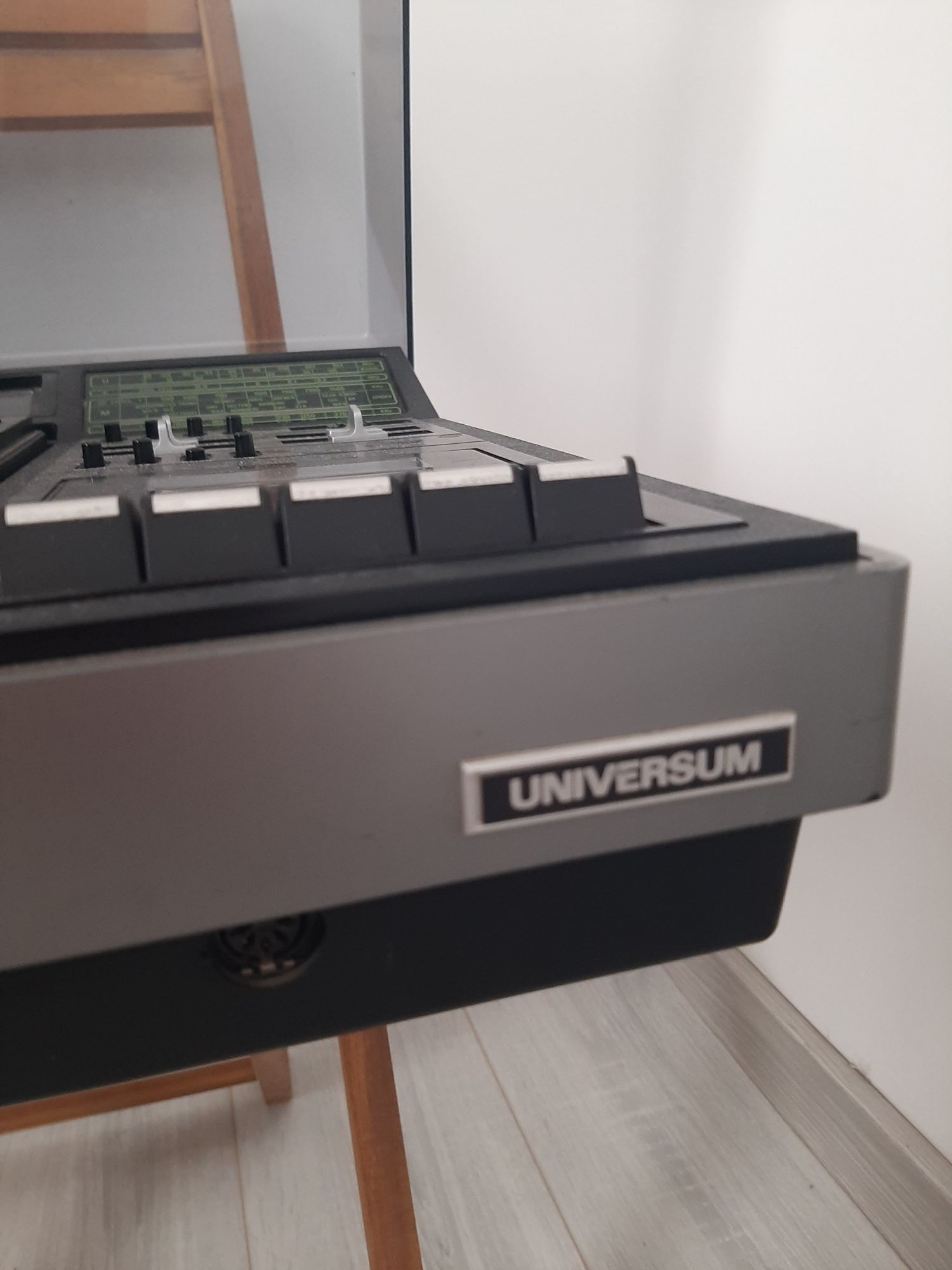 Грамофон - Universum