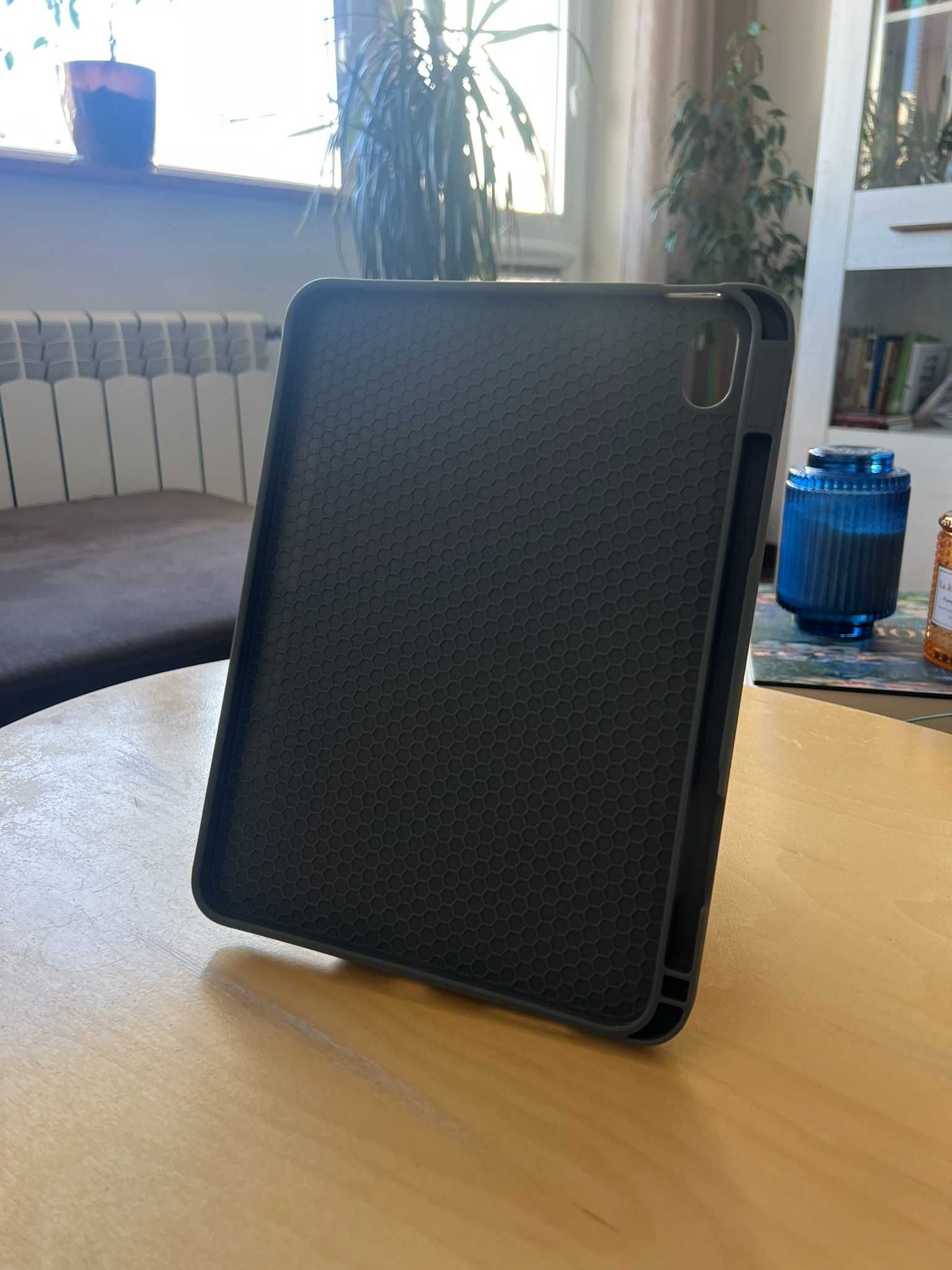 Вертикален кейс iPad 10.9"