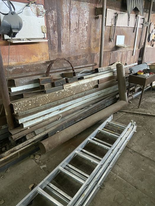 Продам атрибуты сварочного цеха