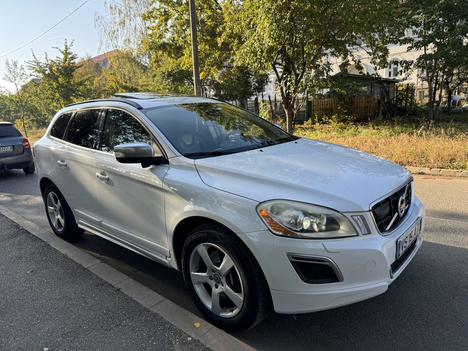 VOLVO XC60 R-DESIGN 2.4 diesel 205 cp 4x4