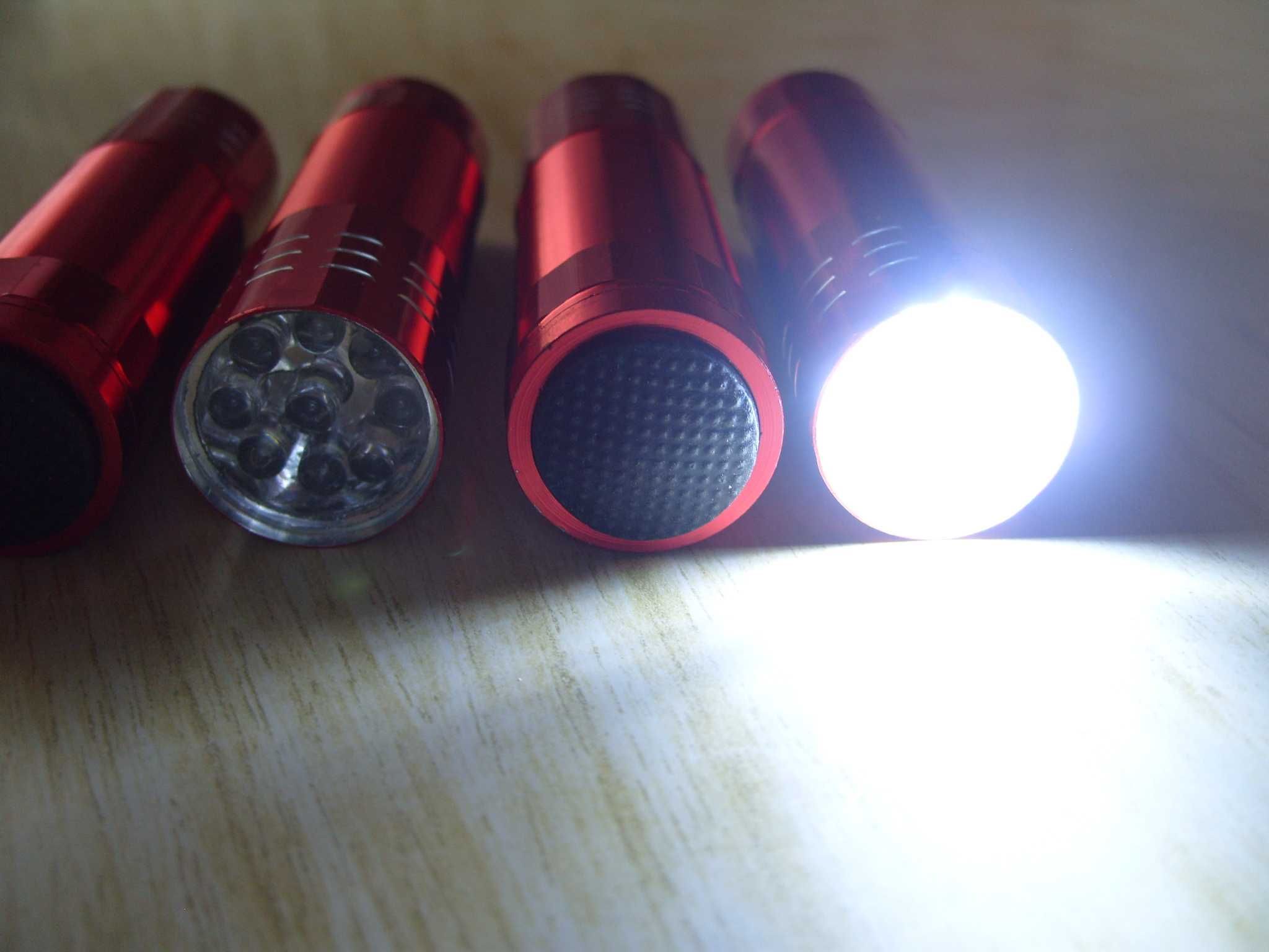 Джобен компактен фенер с 9 LED излъчвателя