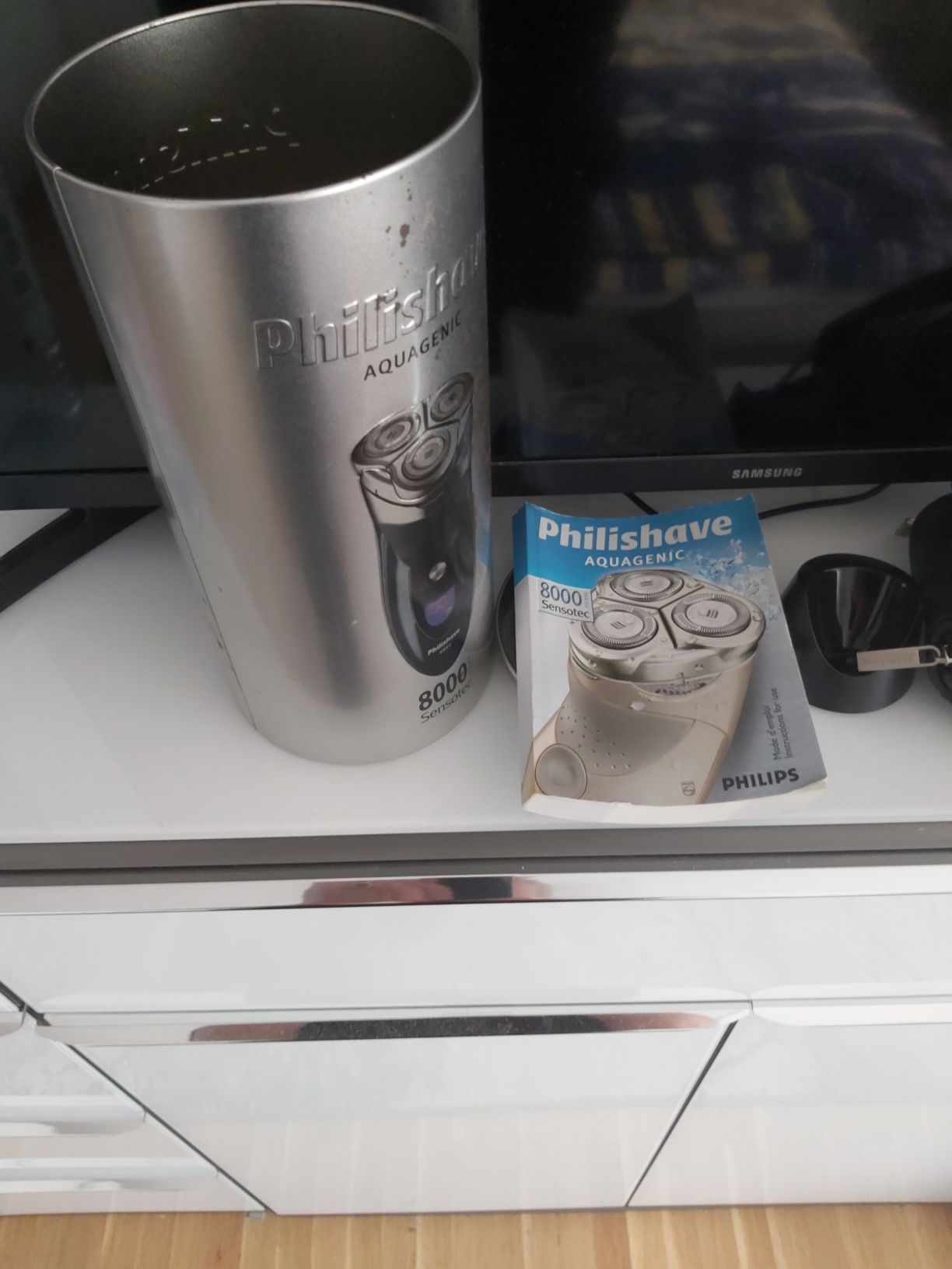 Електрическа самобръсначка Philips Aquagenic Sensotec 8000 series