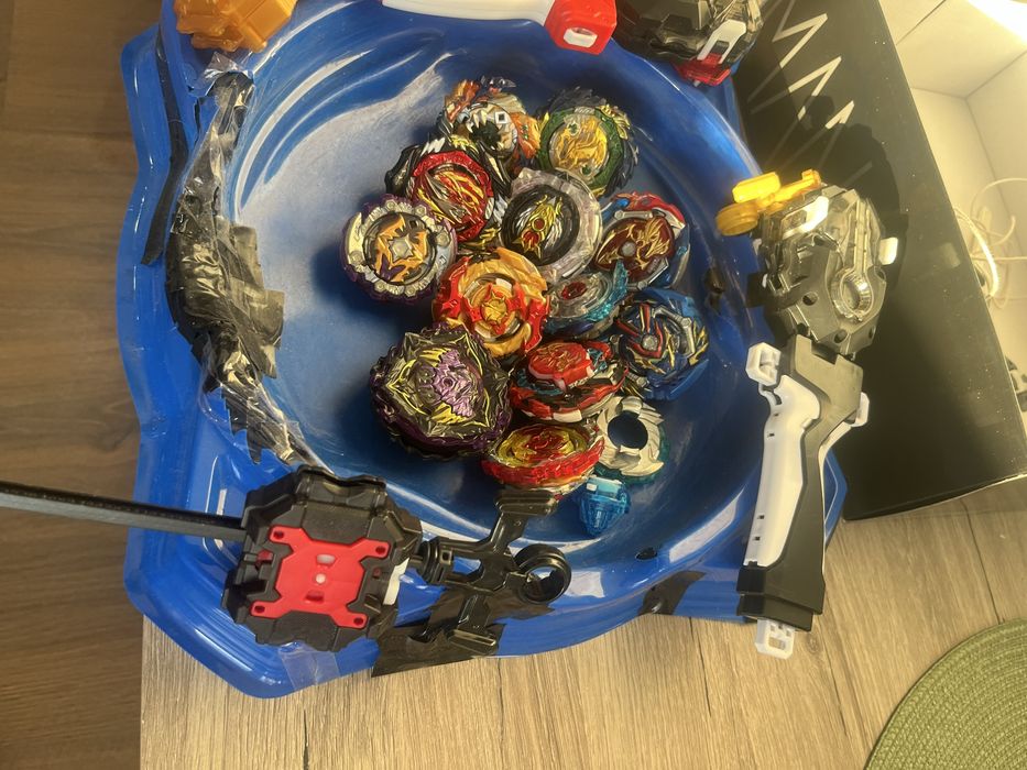 Beyblade лот много добро