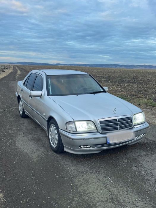 Продава се мерцедес С220