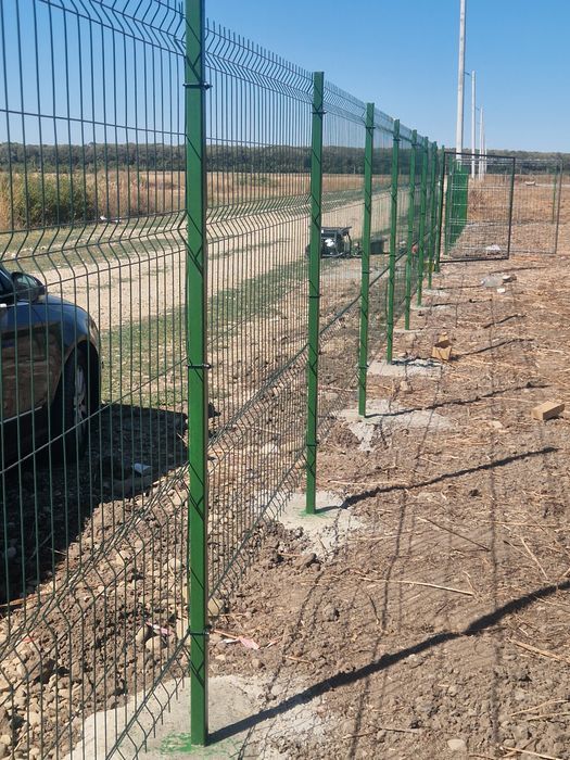 Construim garduri si porti din sipca metalica, panouri stil jaluzele,